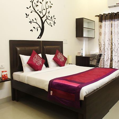Oyo 2384 Hotel Epic Inn Гургаон Экстерьер фото
