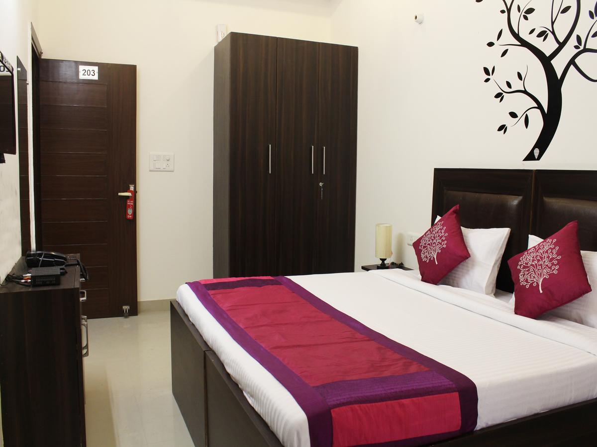 Oyo 2384 Hotel Epic Inn Гургаон Экстерьер фото