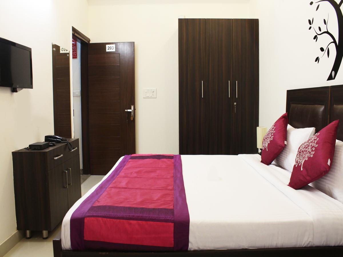 Oyo 2384 Hotel Epic Inn Гургаон Экстерьер фото